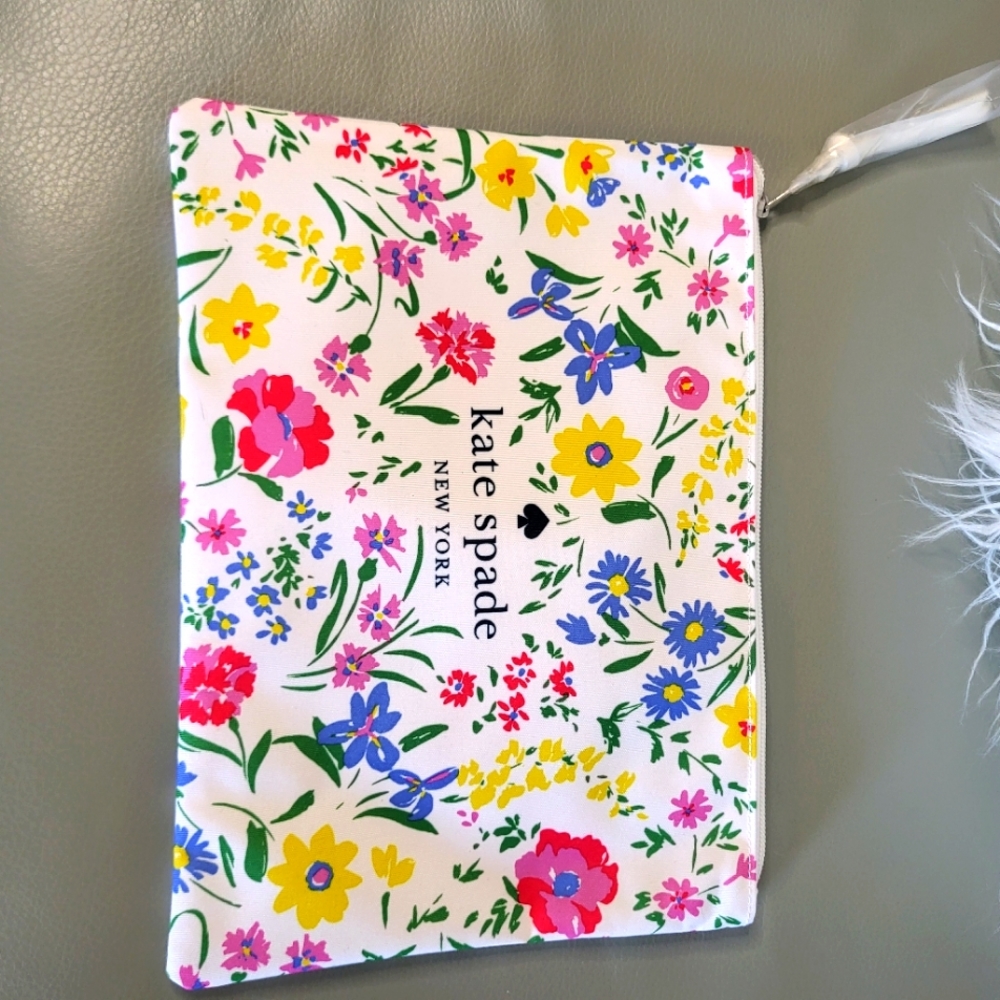 NWOT Kate Spade Zipper Clutch Bag